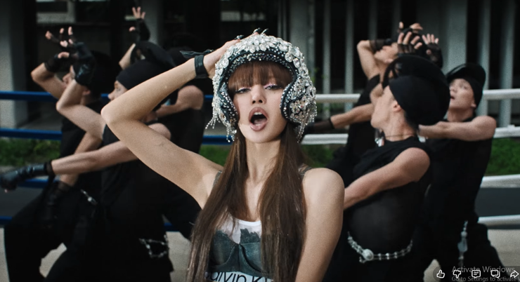 Lisa lập kỷ lục K-pop với MV đạt 200 triệu lượt xem nhanh chóng